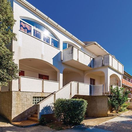 Lovely Apartment In Mandre With Wifi Екстериор снимка