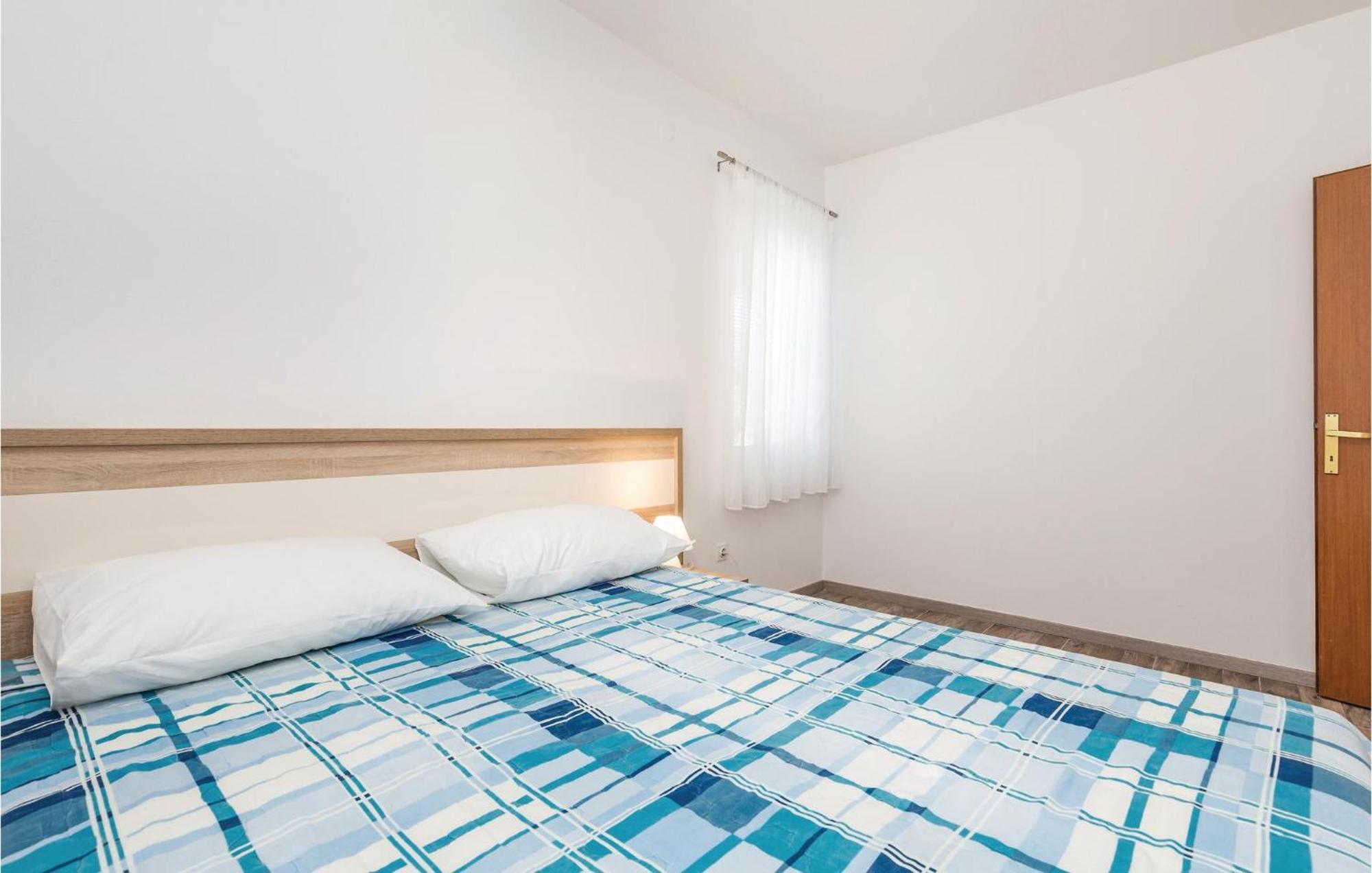Lovely Apartment In Mandre With Wifi Екстериор снимка