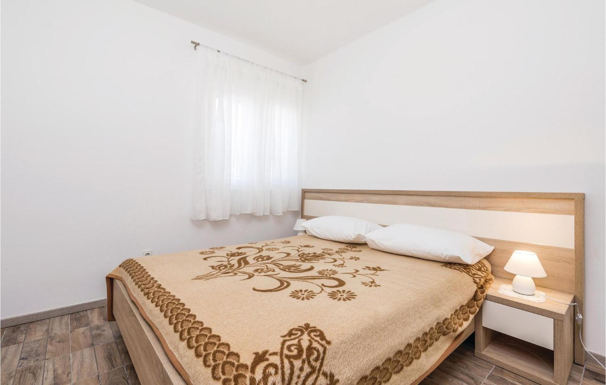 Lovely Apartment In Mandre With Wifi Екстериор снимка