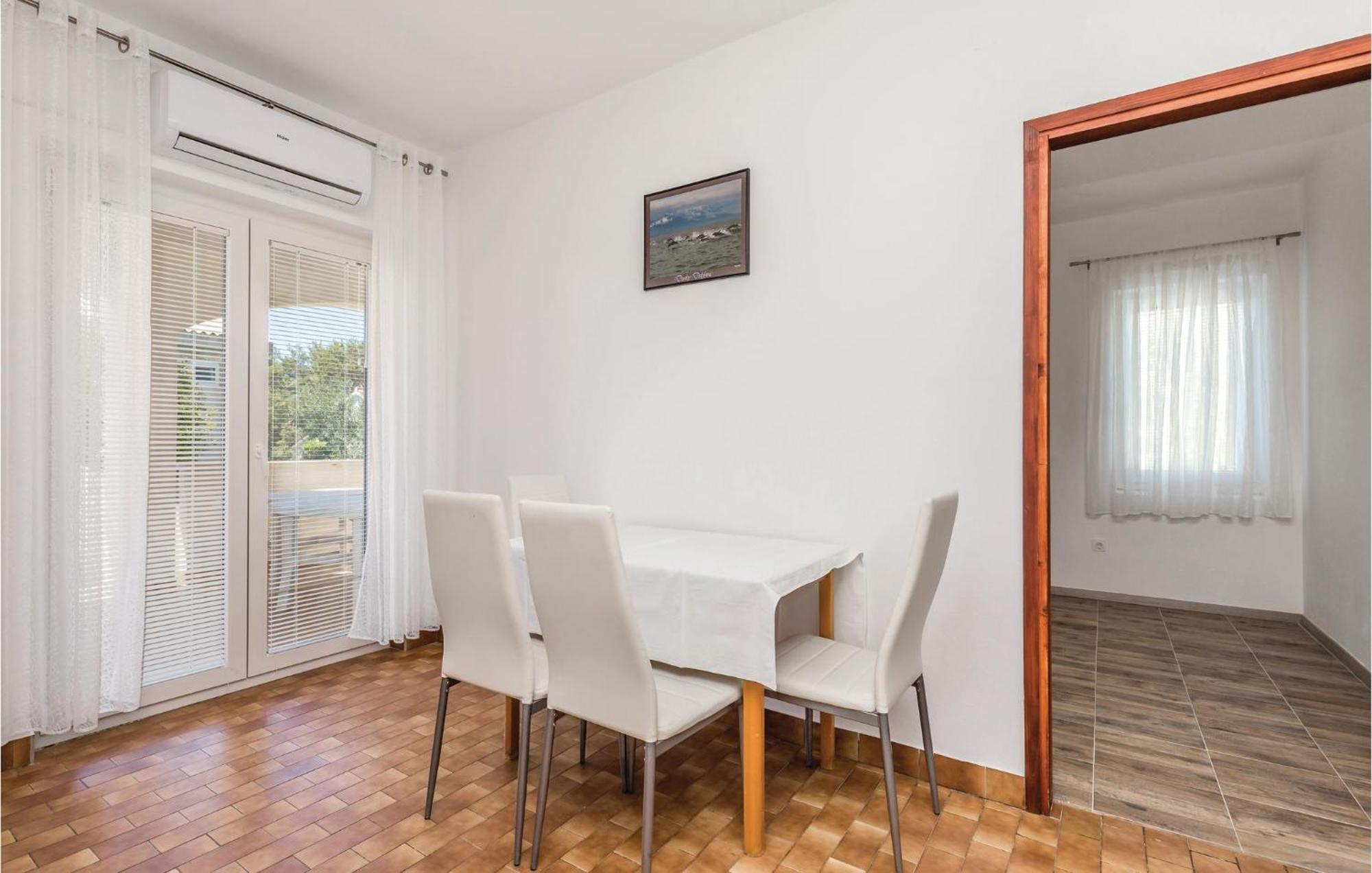Lovely Apartment In Mandre With Wifi Екстериор снимка