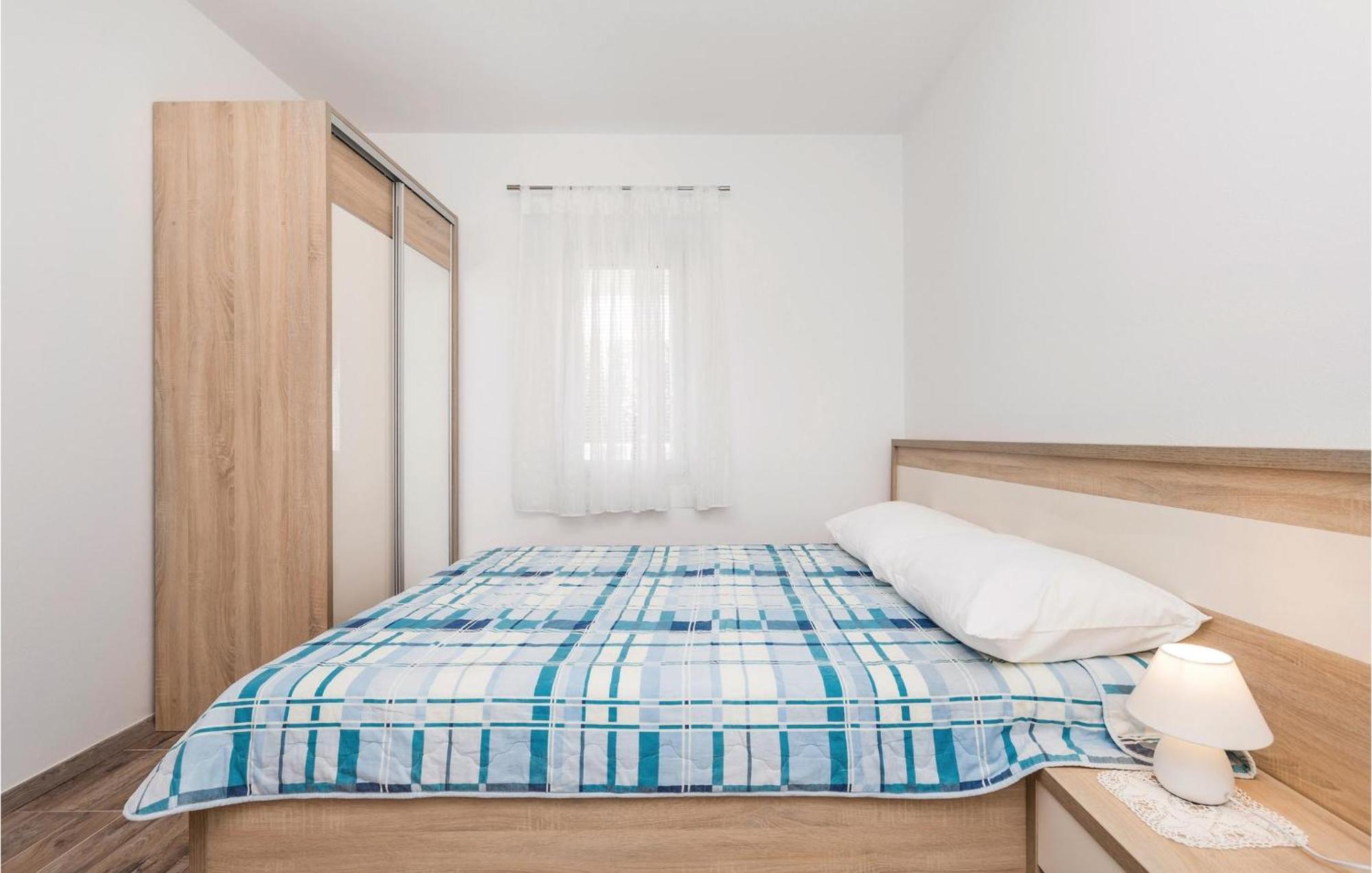 Lovely Apartment In Mandre With Wifi Екстериор снимка
